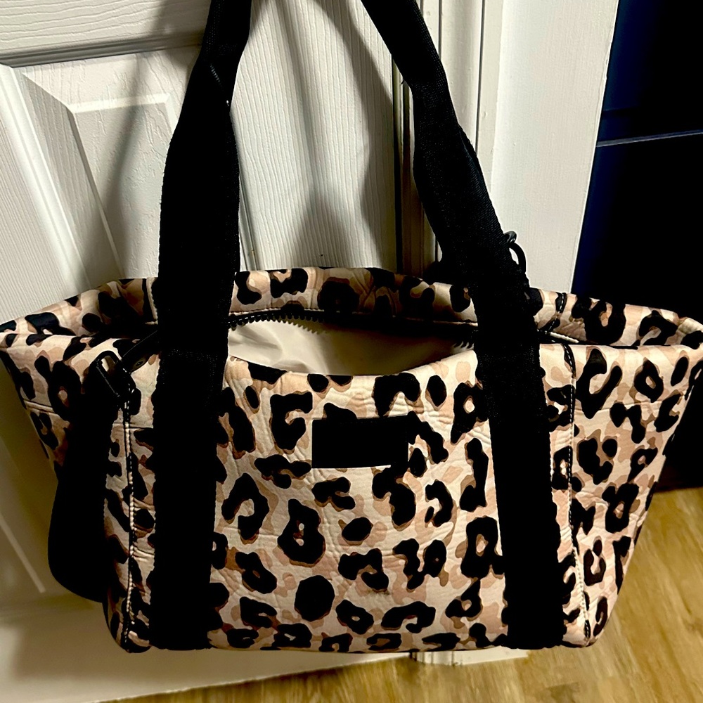 DAGNE DOVER MEDIUM LANDON CARRY ALL LEOPARD